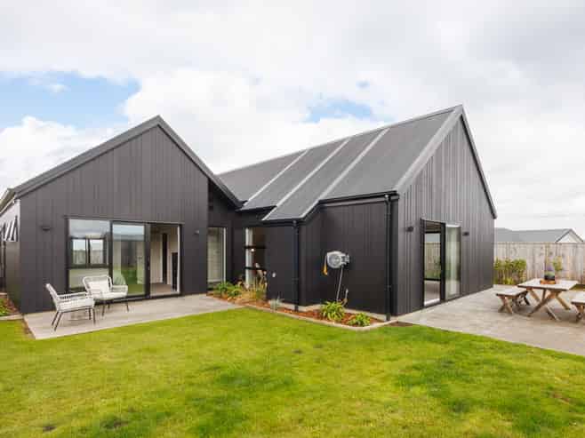 4 Sardinia Grove, Fitzherbert