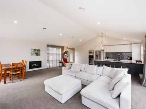 4 Sardinia Grove, Fitzherbert