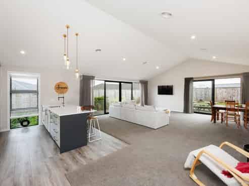 4 Sardinia Grove, Fitzherbert