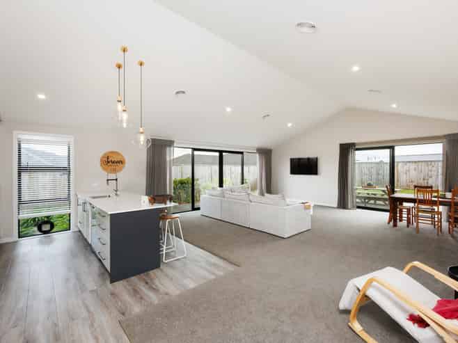 4 Sardinia Grove, Fitzherbert