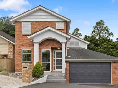 17 Lucca Crescent, Flat Bush