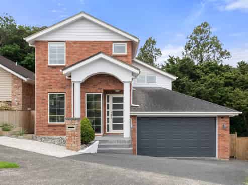 17 Lucca Crescent, Flat Bush