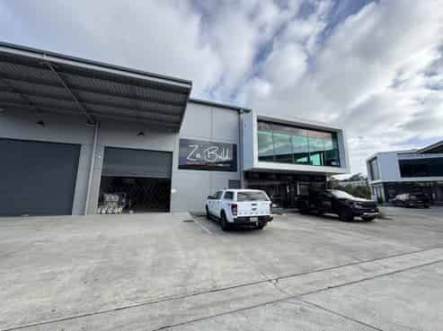 Foundry Road warehouse with office