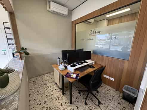 Foundry Road warehouse with office