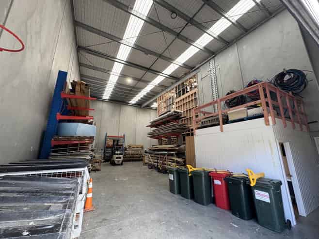 Foundry Road warehouse with office