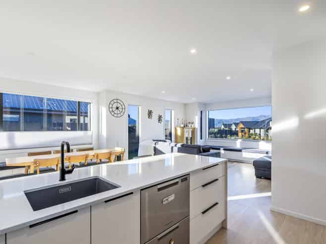 7 Tahi Street, Wanaka