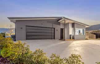 7 Tahi Street, Wanaka