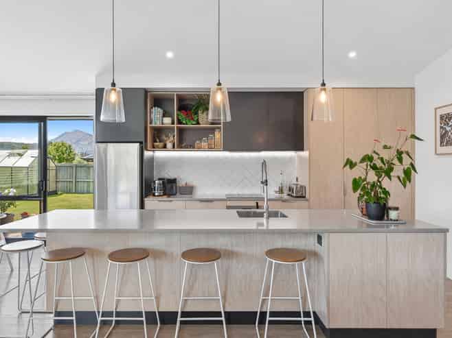 4 Rua Street, Albert Town