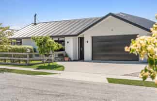 4 Rua Street, Albert Town