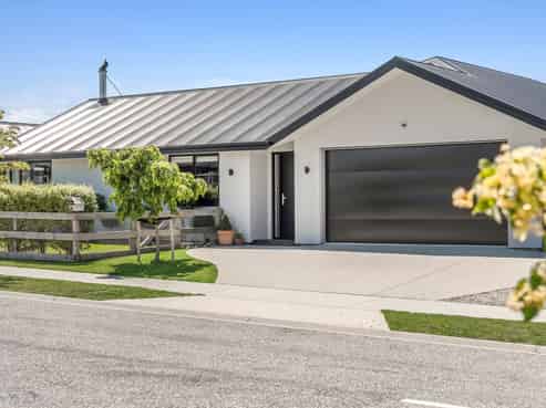 4 Rua Street, Albert Town