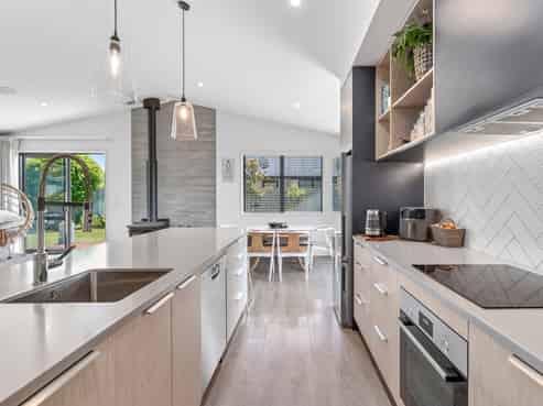 4 Rua Street, Albert Town