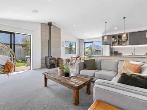 4 Rua Street, Albert Town