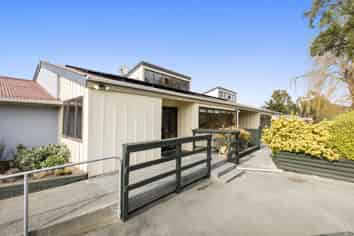 Landmark Property with Accommodation–Live Onsite