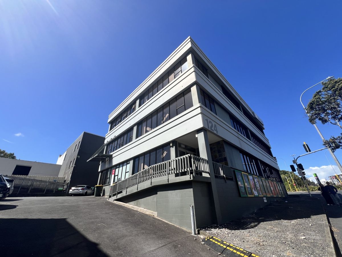 Standalone Corner Profile + 12 Carparks