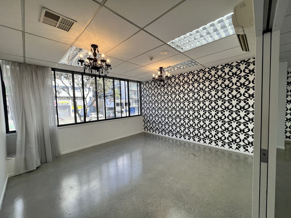 Standalone Corner Profile + 12 Carparks - Ansicht 3