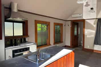 25B Rodrigo Rd, Kilbirnie