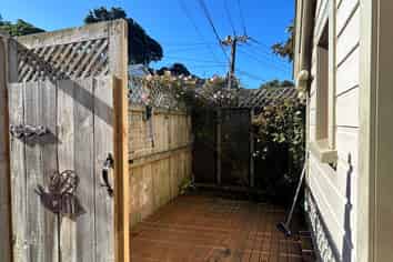 25B Rodrigo Rd, Kilbirnie