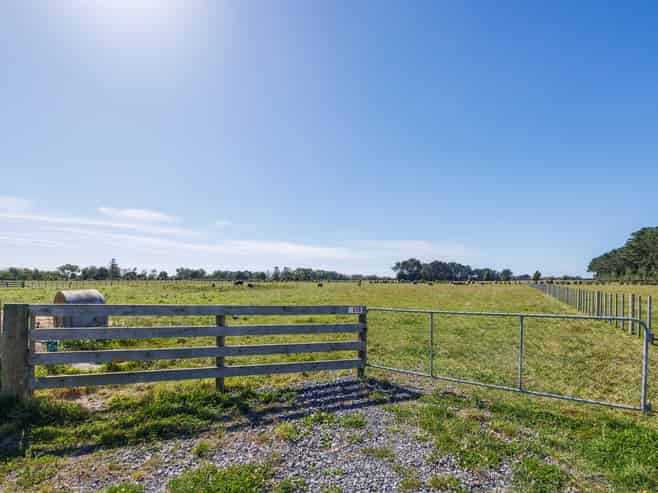 92a & 92b Oroua Road, Newbury