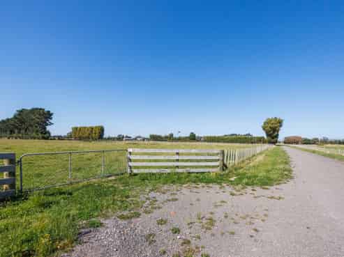 92a & 92b Oroua Road, Newbury