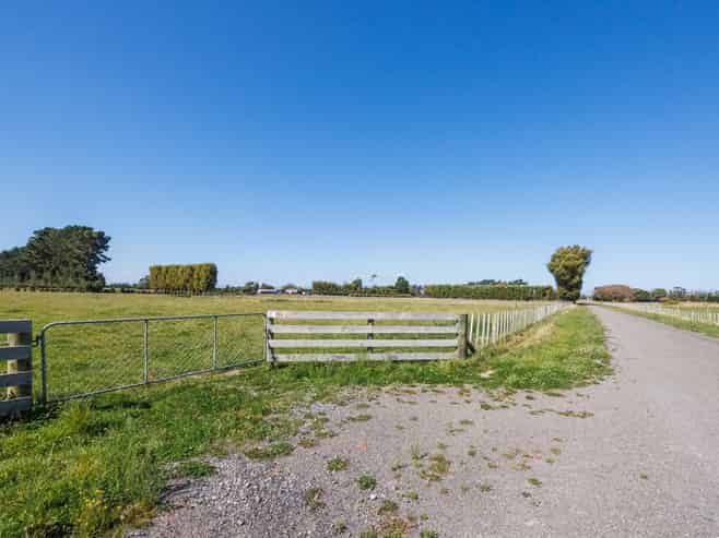 92a & 92b Oroua Road, Newbury