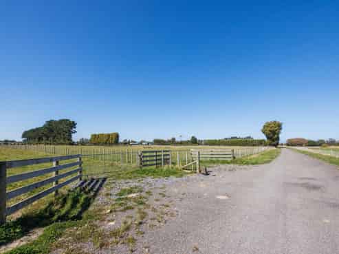 92a & 92b Oroua Road, Newbury