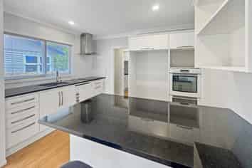 55 Cambridge Road, Riverhead