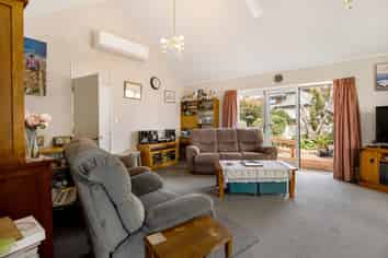 7 Essex Street, Weston