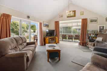 7 Essex Street, Weston