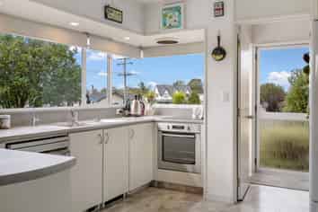 7 Essex Street, Weston