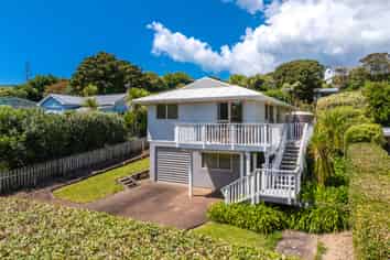 38 Ocean Road, Surfdale