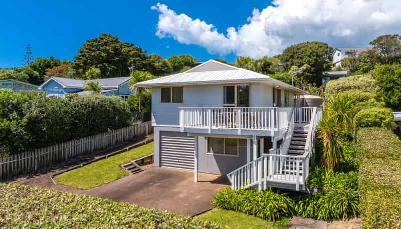 38 Ocean Road, Surfdale