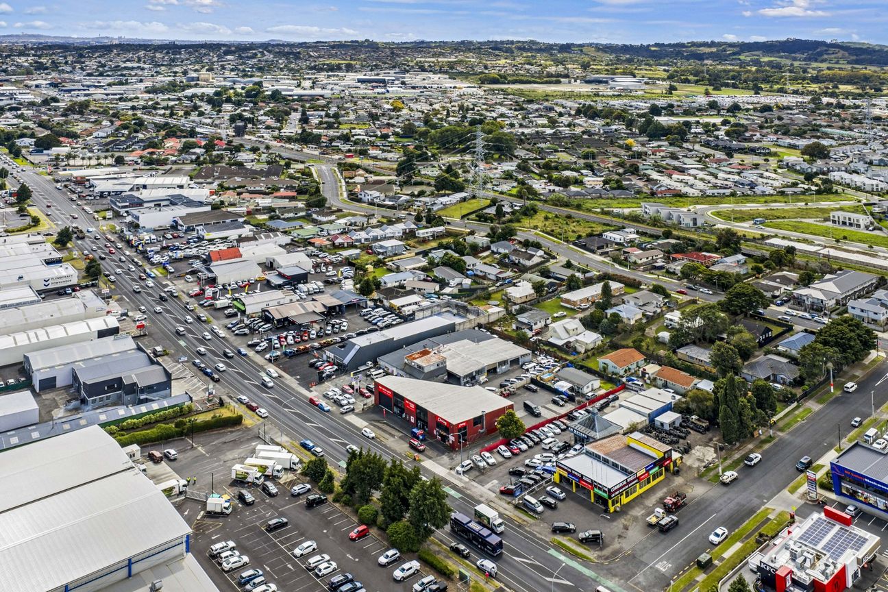 High-profile automotive yard/development site - Widok 2