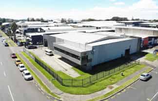 Corner site with dual access – 1580sqm