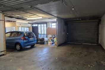 Ground floor Warehouse cost-effective