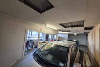 Ground floor Warehouse cost-effective