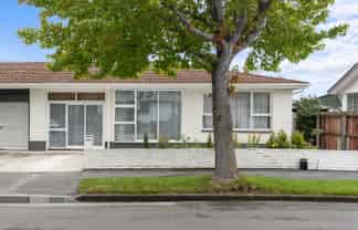 1/6 Valerie Place, Redwood