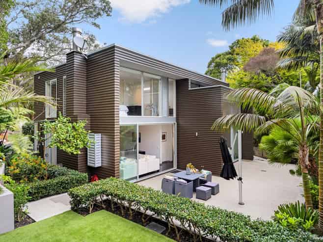 40 Golf Road, Epsom