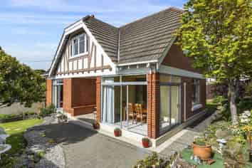 6 Lothian Street, MAORI HILL