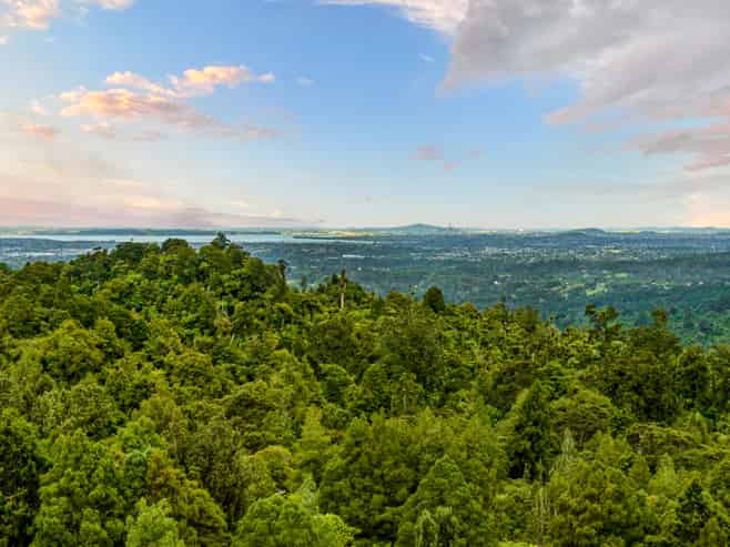 408A Scenic Drive, Waiatarua