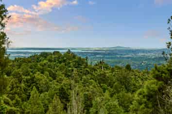 408A Scenic Drive, Waiatarua