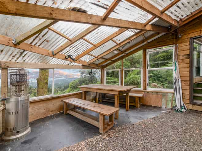 408A Scenic Drive, Waiatarua