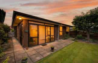 2/58a Daniels Road, Redwood