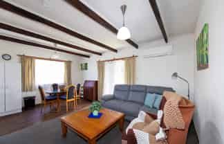 4/1009A Tomoana Road, Mahora