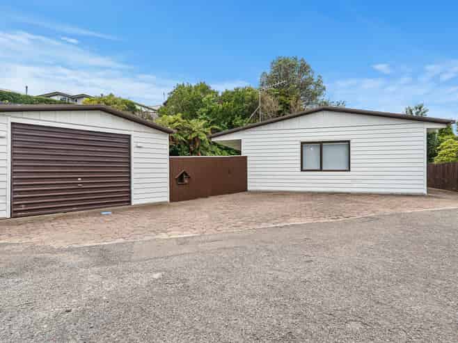 6b Waterloo Place, Westown