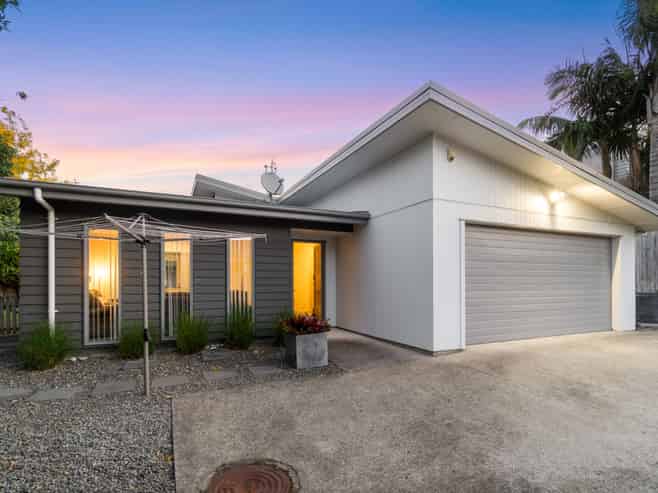 6 Domain Lane, Mangere Bridge