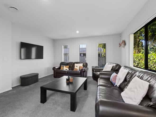6 Domain Lane, Mangere Bridge