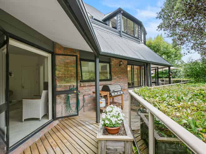 38 Brooklands Road, Brooklands