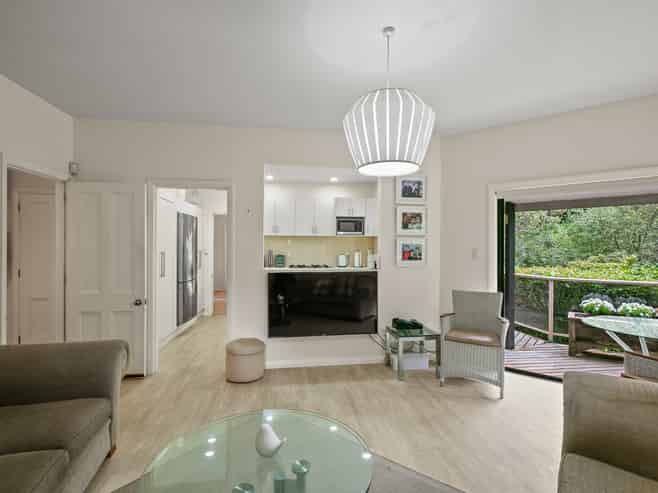 38 Brooklands Road, Brooklands