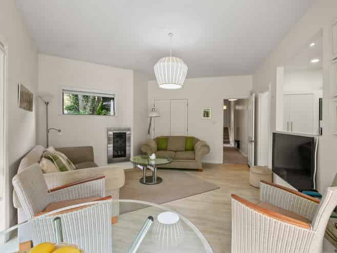 38 Brooklands Road, Brooklands