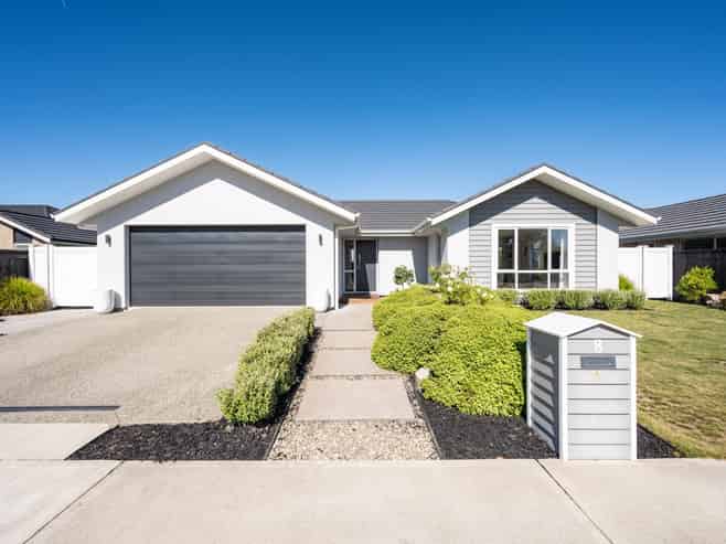 8 Oakdale Grove, Richmond